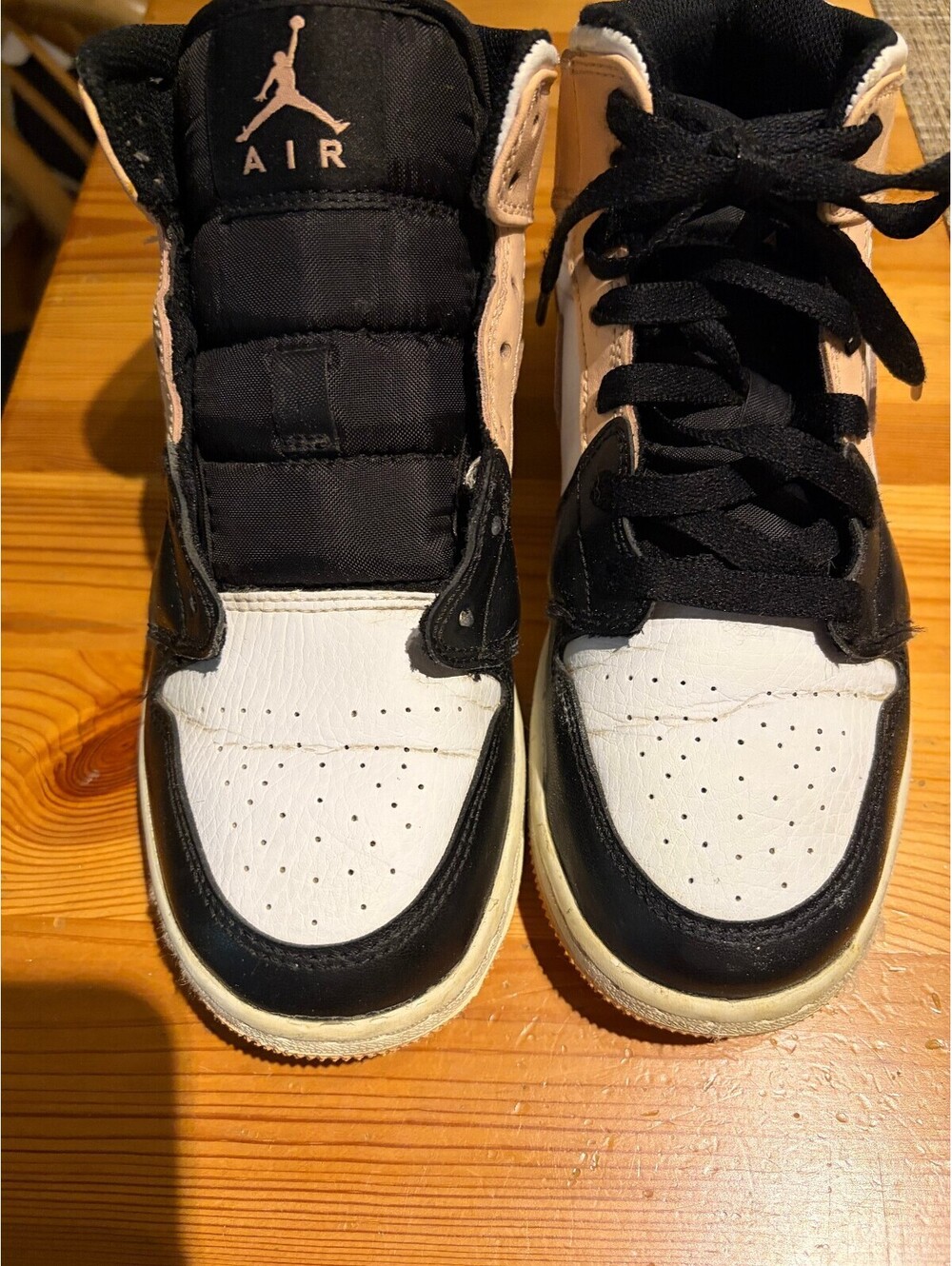 Air Jordan 1 RetrG Crimson Tint Sneakers 4 Y